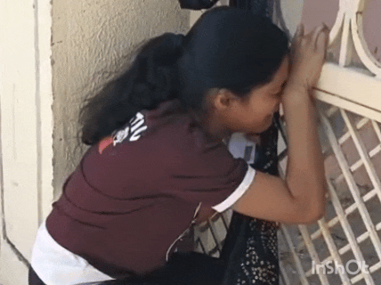 इस्लामिया स्कूल में बनाए गए परीक्षा केंद्र में जब जोधपुर से परीक्षा देने के लिए युवती को एंट्री नहीं मिली तो वह बाहर बैठकर रोने लगी।