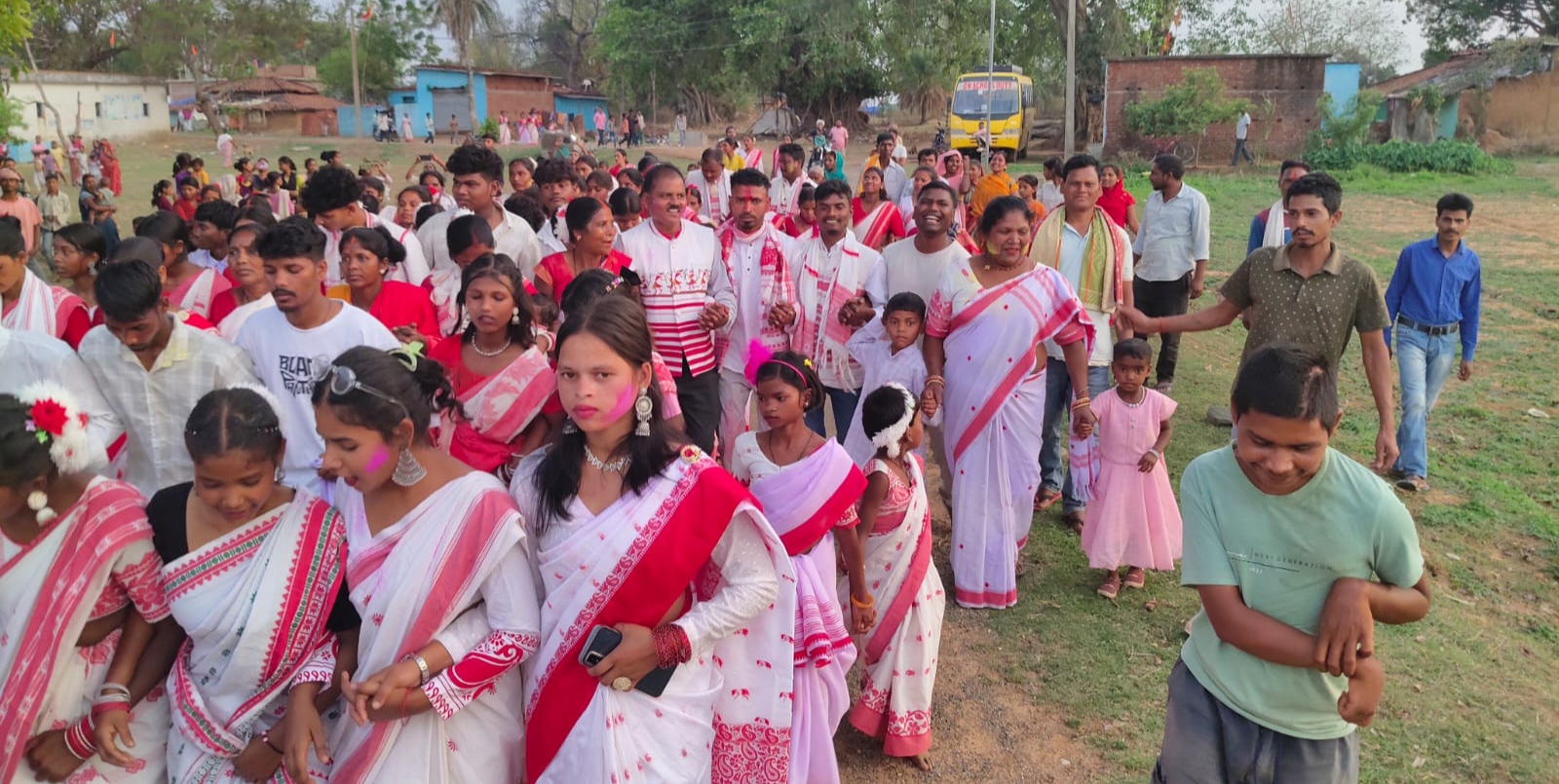 Sarhul was celebrated with great pomp in Kundgada and Chund Baheratoli
