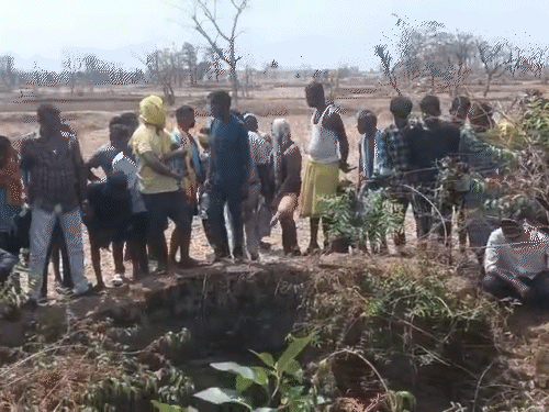 1 अन्य युवक को शव लेने कुएं में उतारा गया था।