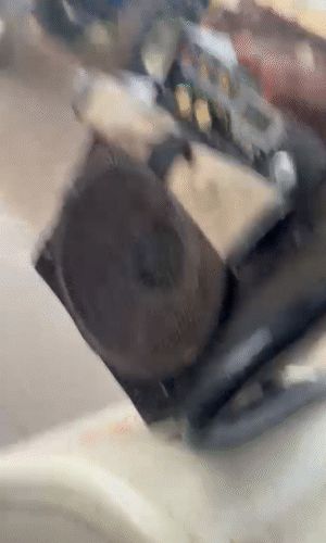 युवक ने गैस सिलेंडरों से भरी एजेंसी की ट्रैक्टर-ट्रॉली को जोर से टक्कर मार दी।