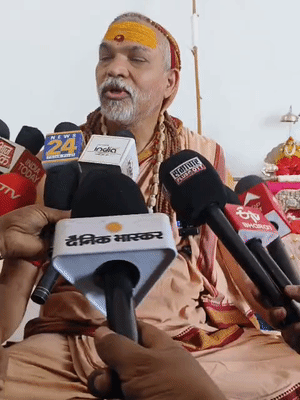 स्वामी अविमुक्तेश्वरानंद सरस्वती ने कहा- मैं जनता से कहना चाहूंगा कि वे गो-माता की रक्षा के मुद्दे पर वोट करें।