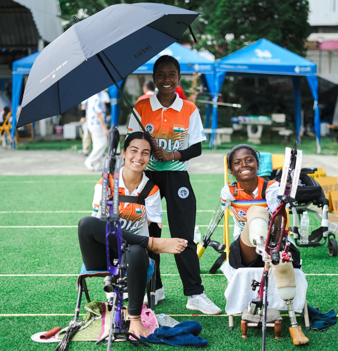 वुमेन कंपाउंड डबल्स में पायल (दायें) ने शीतल (बाएं) के साथ भी गोल्ड मेडल जीता।