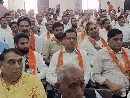 भाजपा स्थापना दिवस कार्यक्रम में बड़ी संख्या में कार्यकर्ता पहुंचे थे।