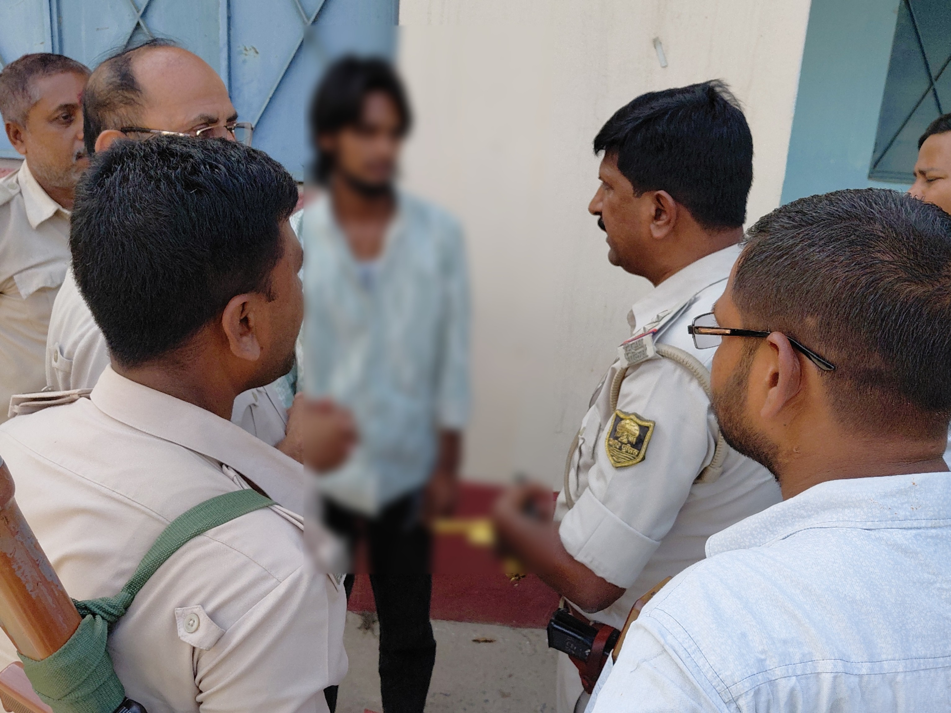 Khagaria Youth Surrenders With Katta At Police Station | Former ...