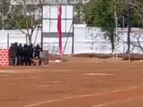 NSG के साथ डाॅग स्क्वार्ड का प्रदर्शन।