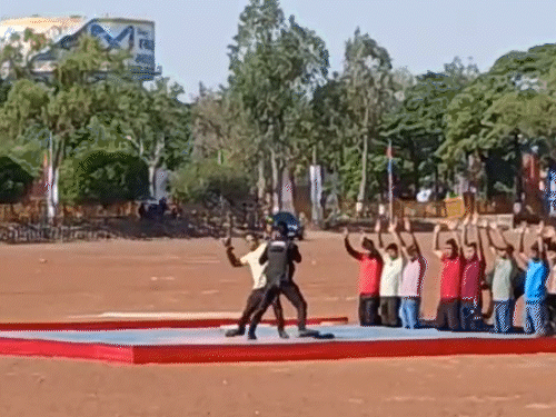 NSG ने आतंकियों ने सरेंडर करवाया।