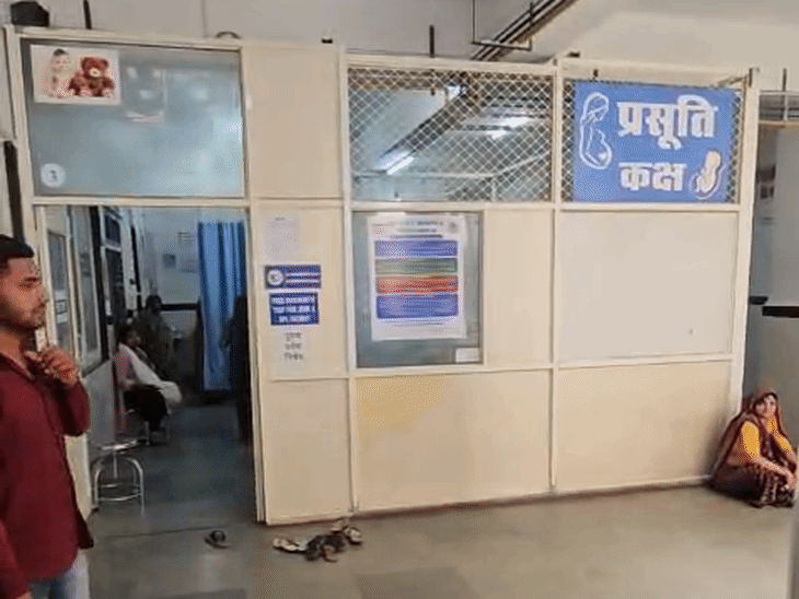 महिला को गंभीर हालत में अस्पताल लाया गया।