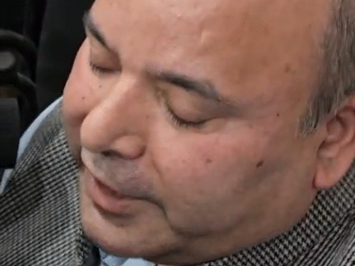 मीडिया के सवालों के जवाब में रजिस्ट्रार सचिन शर्मा ने केवल इतना ही कहा कि इसमें अशोका यूनिवर्सिटी का कोई रोल नहीं।