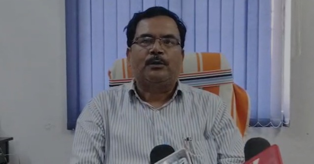 अस्पताल के उपाधीक्षक डॉ. पंकज कुमार से सवाल किया गया, तो उन्होंने कहा कि संस्थान है तो कमियां रहेंगी ही।