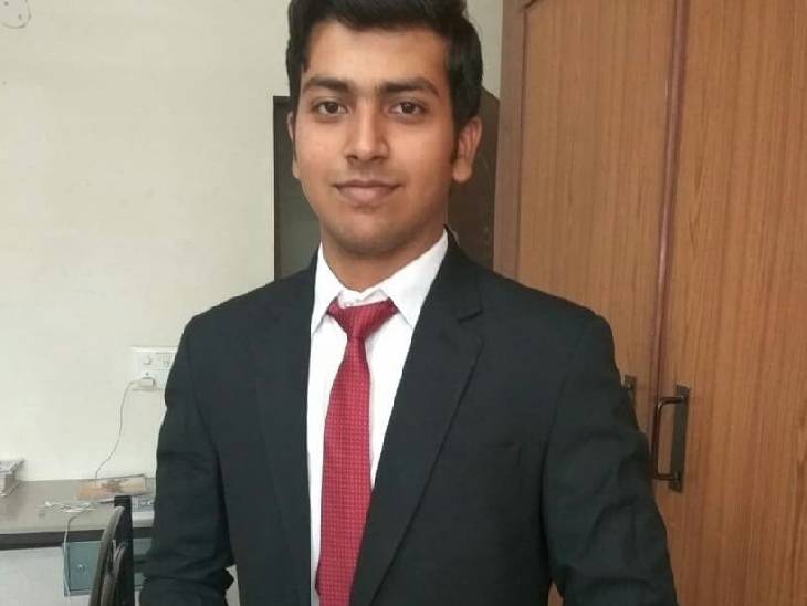 अमेठी के शिवम शुक्ला ने 10वीं रैंक हासिल की।