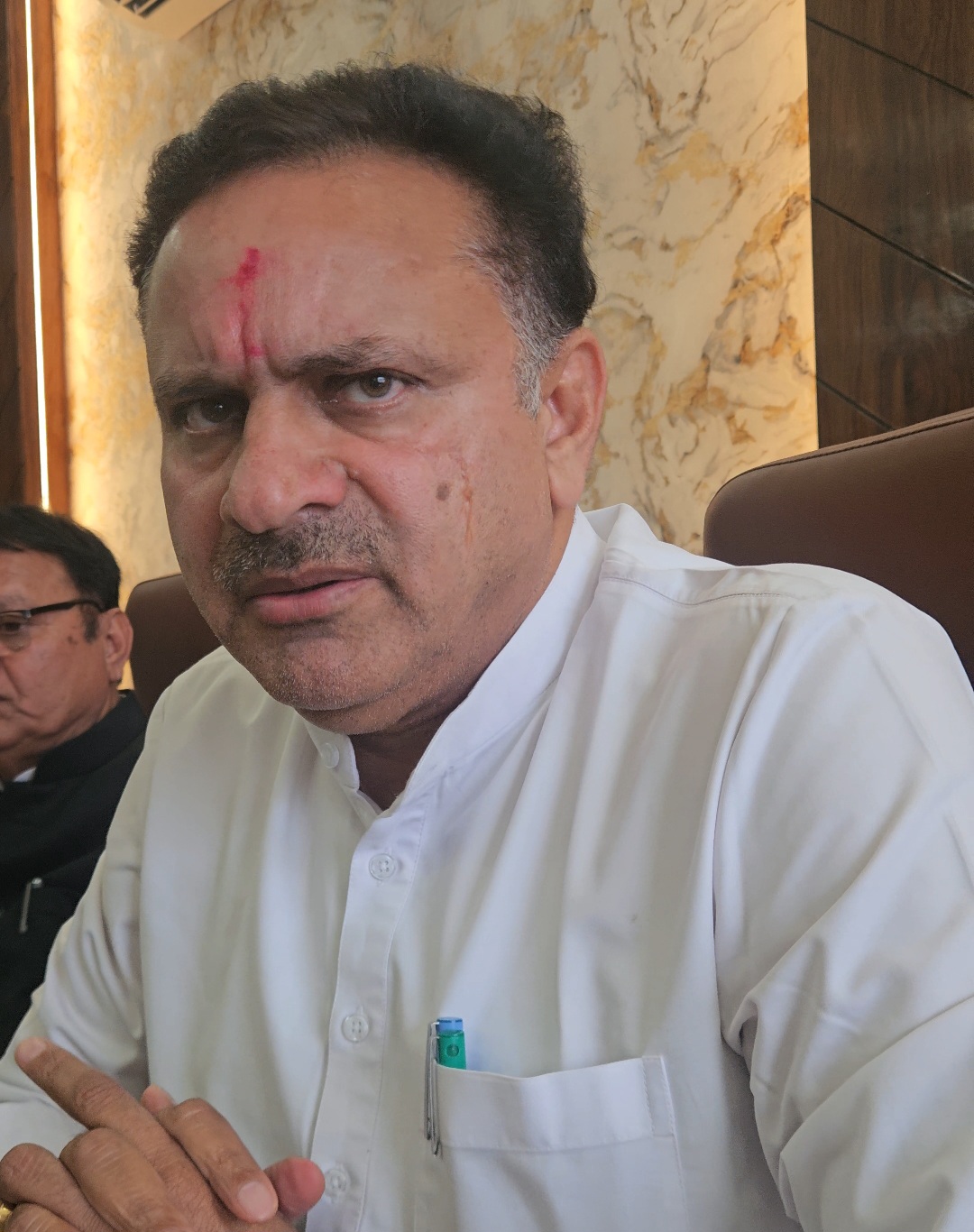 अपना पक्ष रखते कांग्रेस के बादली से विधायक कुलदीप वत्स।