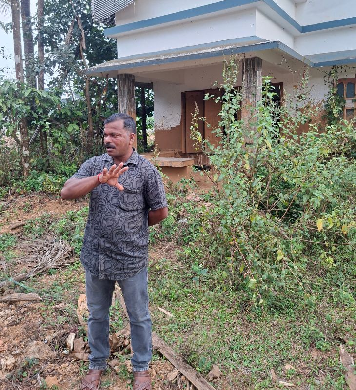 सुनीश का चूरलमाला में दो मंजिला मकान है। त्रासदी के बाद परिवार यहां से चला गया था। सुनीश कभी-कभार घर देखने आ जाते हैं।