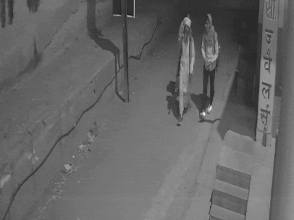 सीसीटीवी फुटेज में रिकॉर्ड तीनों चोर।