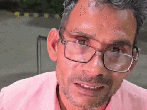 मामले की जानकारी देते इंद्राव सिंह।