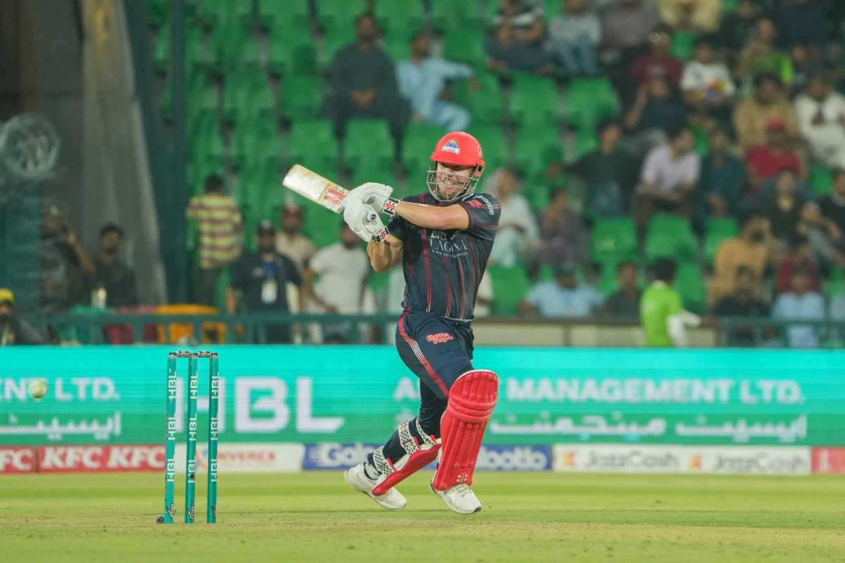 PSL में कराची किंग्स की कप्तानी डेविड वॉर्नर कर रहे हैं।