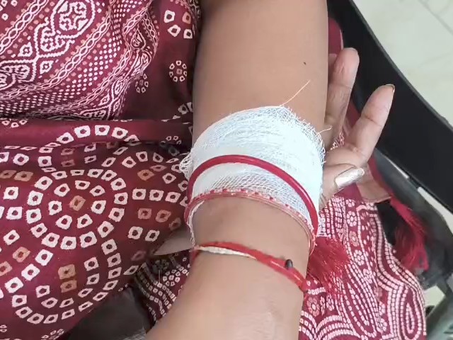 नरसिंहपुर के मालीवाड़ा में महिला पर फायरिंग, जबलपुर रेफर:  सोशल मीडिया पर टिप्पणी को लेकर विवाद; पति समेत दोनों पक्षों के लोग भी घायल – Narsinghpur News