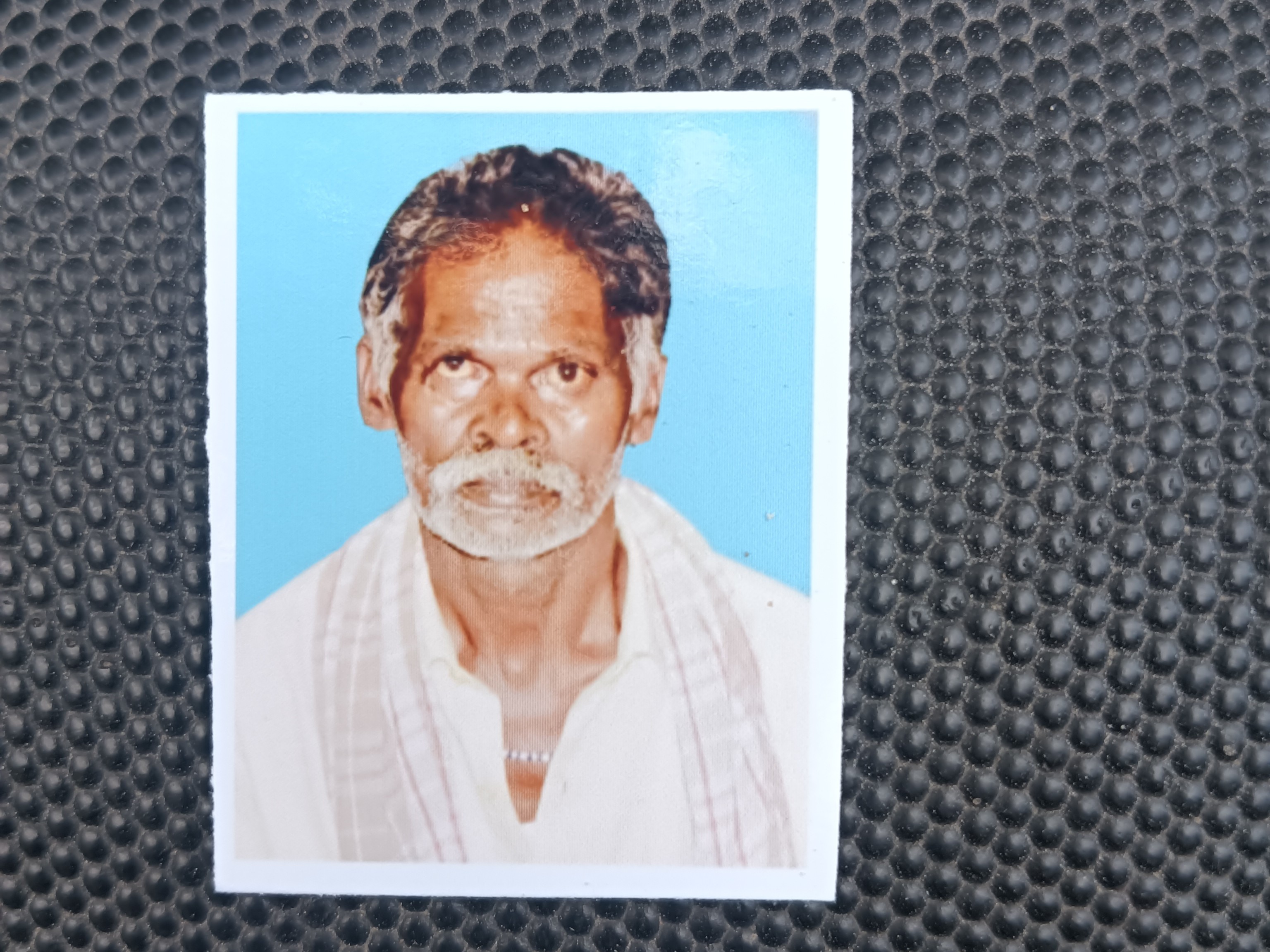 बुजुर्ग कर्मचारी आरोपी ने इस बुजुर्ग कर्मचारी की पिट कर हत्य कर दी गई