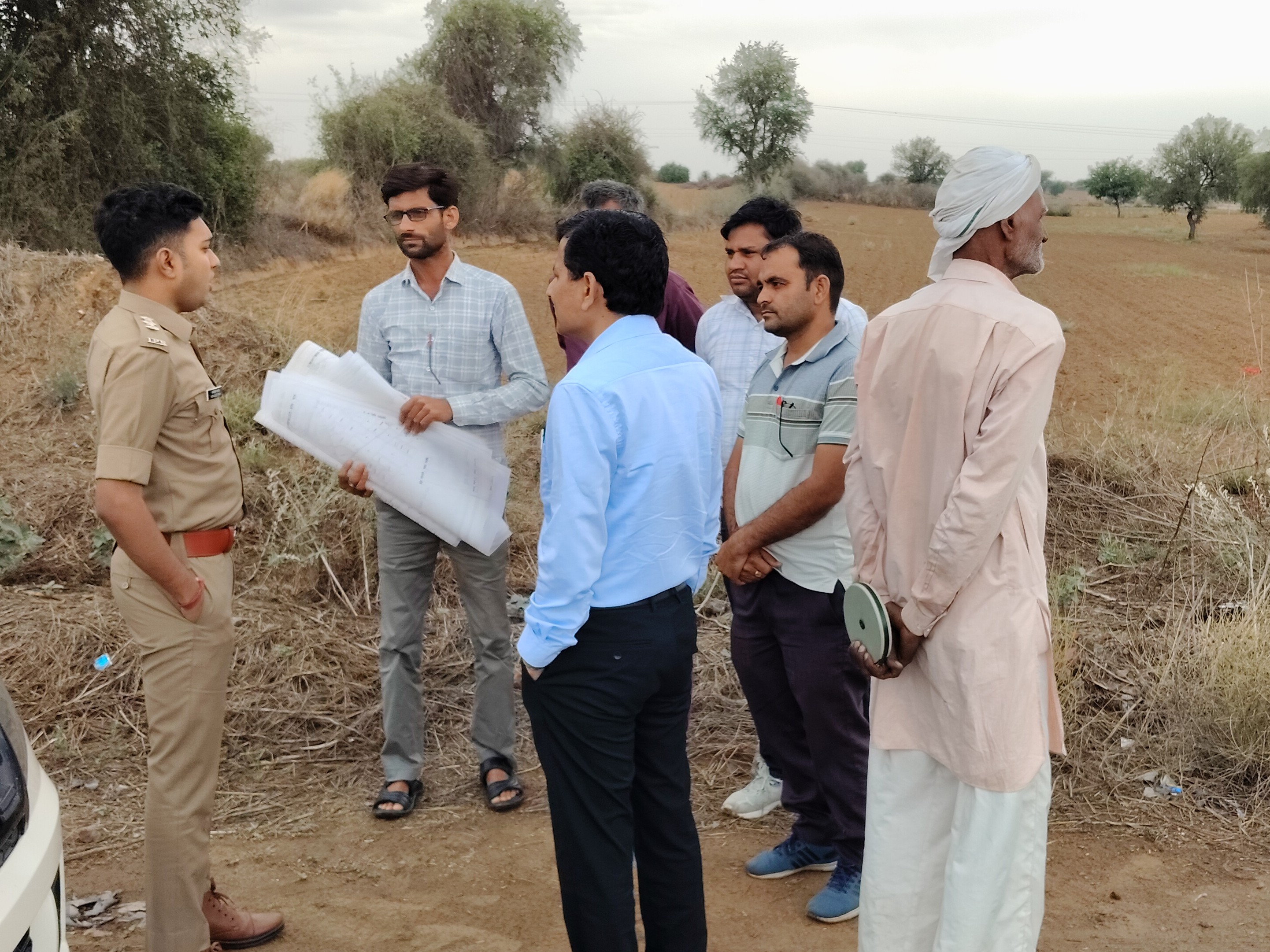 प्रशासनिक अधिकारियों ने नाप किया।