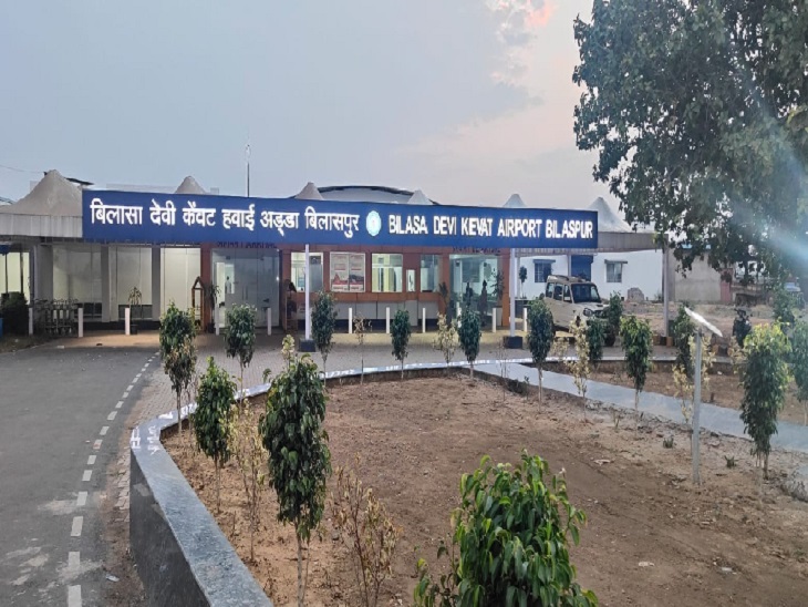 वर्तमान में रनवे मात्र 1498 मीटर है, जो केवल 72 सीटर एटीआर विमानों के लिए उपयुक्त है।