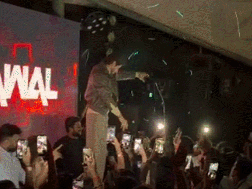 रायपुर में एमटीवी रोडीज फेम ने युवतियों को शराब पिलाई। - Dainik Bhaskar