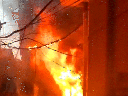 मंडी में दुकान में लगी आग।