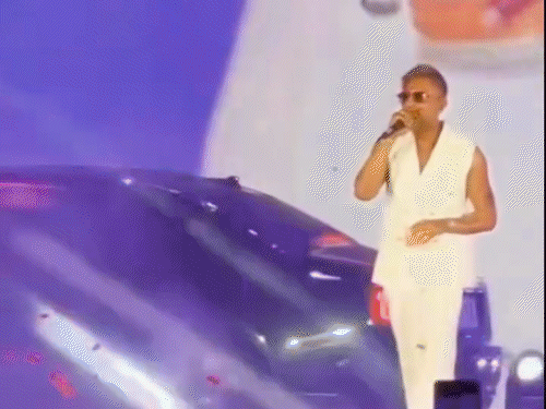 कुछ दिन पहले मुंबई में शो के दौरान यो यो हनी सिंह हाथ में गिलास पकड़कर पहुंचे थे।- फाइल