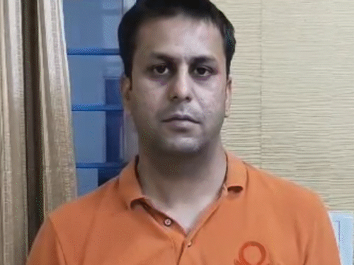 रील बनाने वाले कॉन्स्टेबल देवानंद लाइन अटैच। तलवार लहराने वाले वकील गिरफ्तार। - Dainik Bhaskar