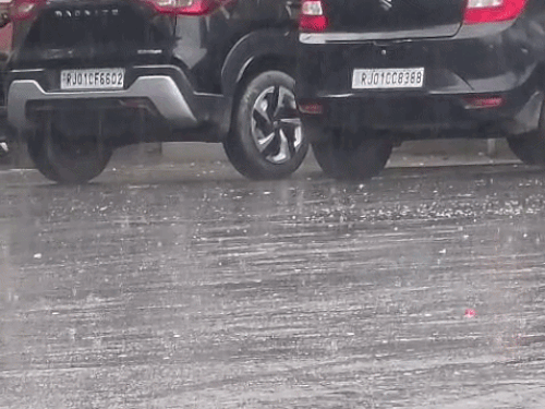 अजमेर शहर सुबह से रिमझिम बरसात हो रही है। यहां तापमान में भी गिरावट हुई है।