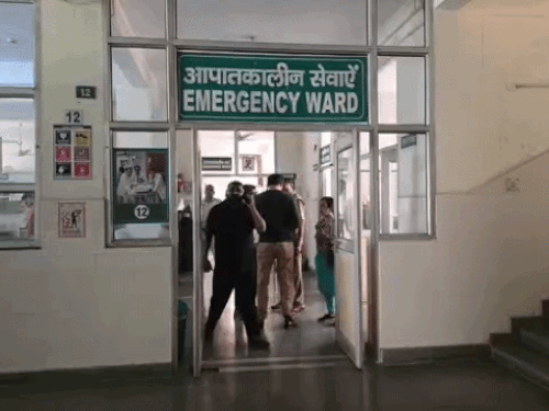 युवक की खानपुर मेडिकल में इलाज के दौरान मौत हो गई