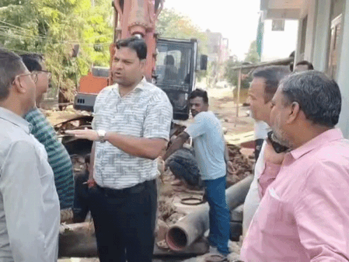 KDA अधिकारी ने ब्लास्टिंग की बात से इनकार किया।