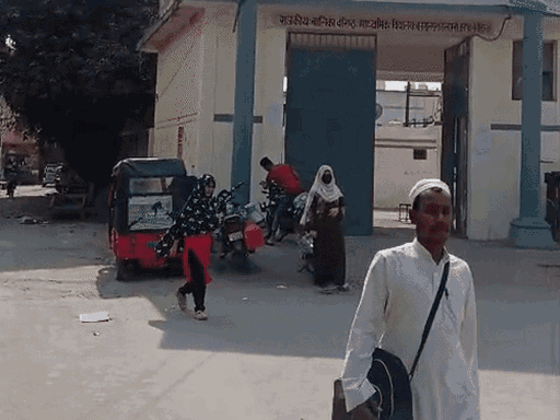 दावा किया जाता है कि बनभूलपुरा में लगभग 90 प्रतिशत लोग मजदूरी करके अपना जीवन व्यापन करते हैं।-बस्ती की फाइल फोटो