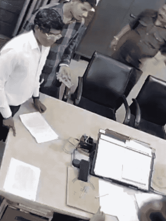 दोनों के बीच तू-तू मैं-मैं का वीडियो सोशल मीडिया पर वायरल