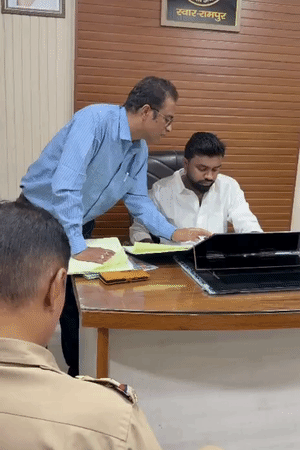 CHC में विधायक का बेटा अधीक्षक की कुर्सी पर बैठा 