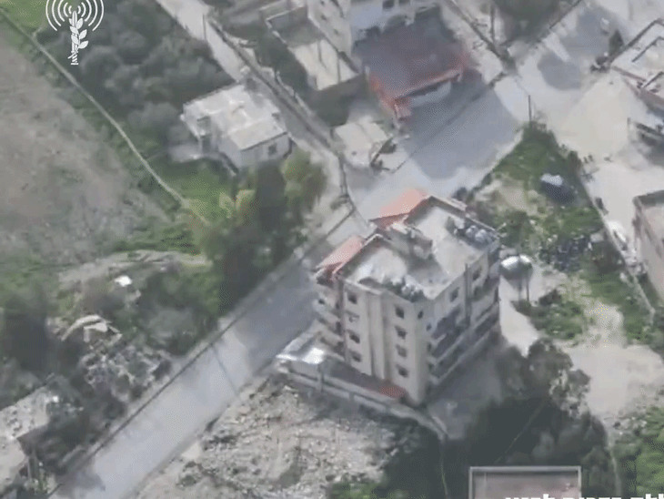 इजराइल ने मंगलवार को दक्षिणी लेबनान में हिजबुल्लाह कमांडर और कम्युनिकेशंस सेंटर पर हमला किया।