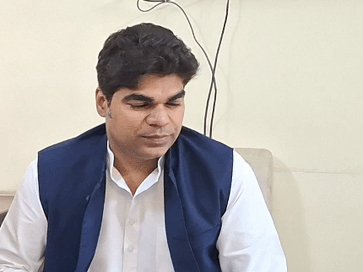 SP MP Akshay Yadav on Nepotism: Political Families & Leadership