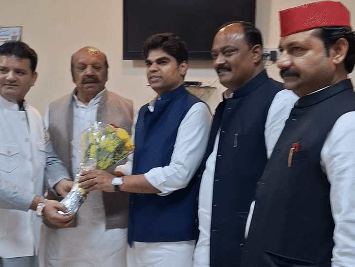 SP MP Akshay Yadav on Nepotism: Political Families & Leadership