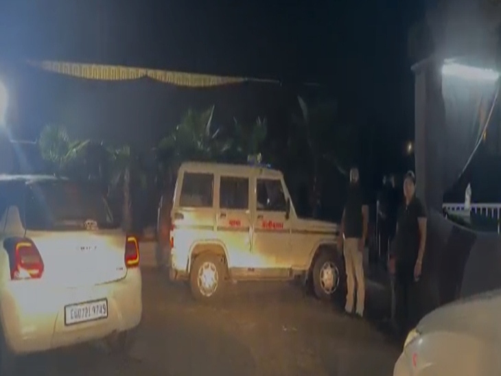 लेट नाइट पार्टी की जानकारी मिलने पर पेट्रोलिंग टीम मौके पर पहुंची।