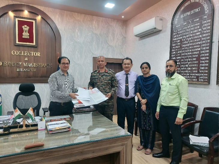 कलेक्टर संजय अग्रवाल ने बताया कि सेना की 290.8 एकड़ जमीन जिला प्रशासन को ट्रांसफर कर दी गई है।