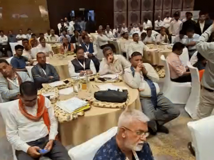 पश्चिम क्षेत्र के इस सम्मेलन में राजस्थान, गुजरात, महाराष्ट्र, मध्य प्रदेश और गोवा के कृषि मंत्री, वरिष्ठ अधिकारी, वैज्ञानिक और प्रगतिशील किसान शामिल हुए।