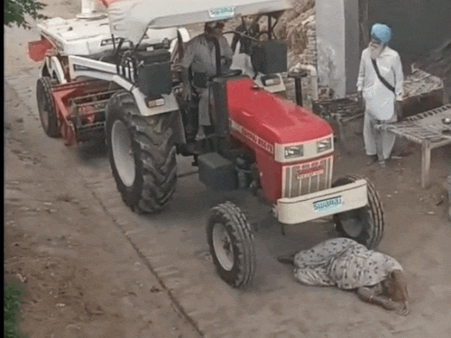 पंजाब-चंडीगढ़ दिनभर,10 बड़ी खबरें: मां पर ट्रैक्टर चढ़ाया; बदमाश से भिड़ गया ज्वेलर; सिद्धू की पत्नी ने नई पार्टी जॉइन की; ढोलक वाला बना करोड़पति - Punjab News recording2026 04 07135326 ezgifcom optimize1775550 1775554042