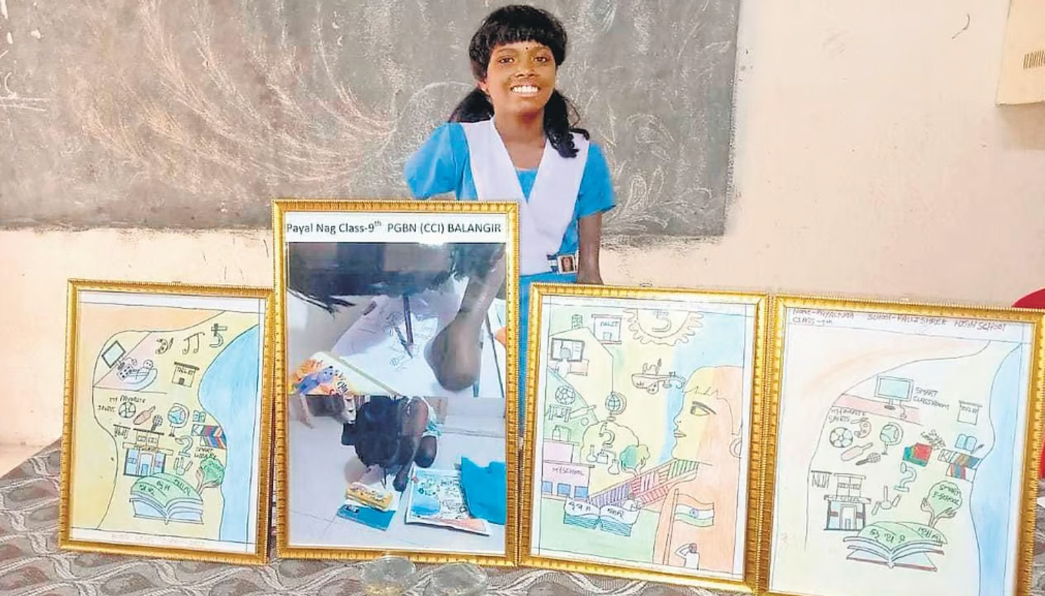 पायल माउथ-पेंटिंग में स्टेट लेवल पर गोल्ड जीत चुकी हैं।