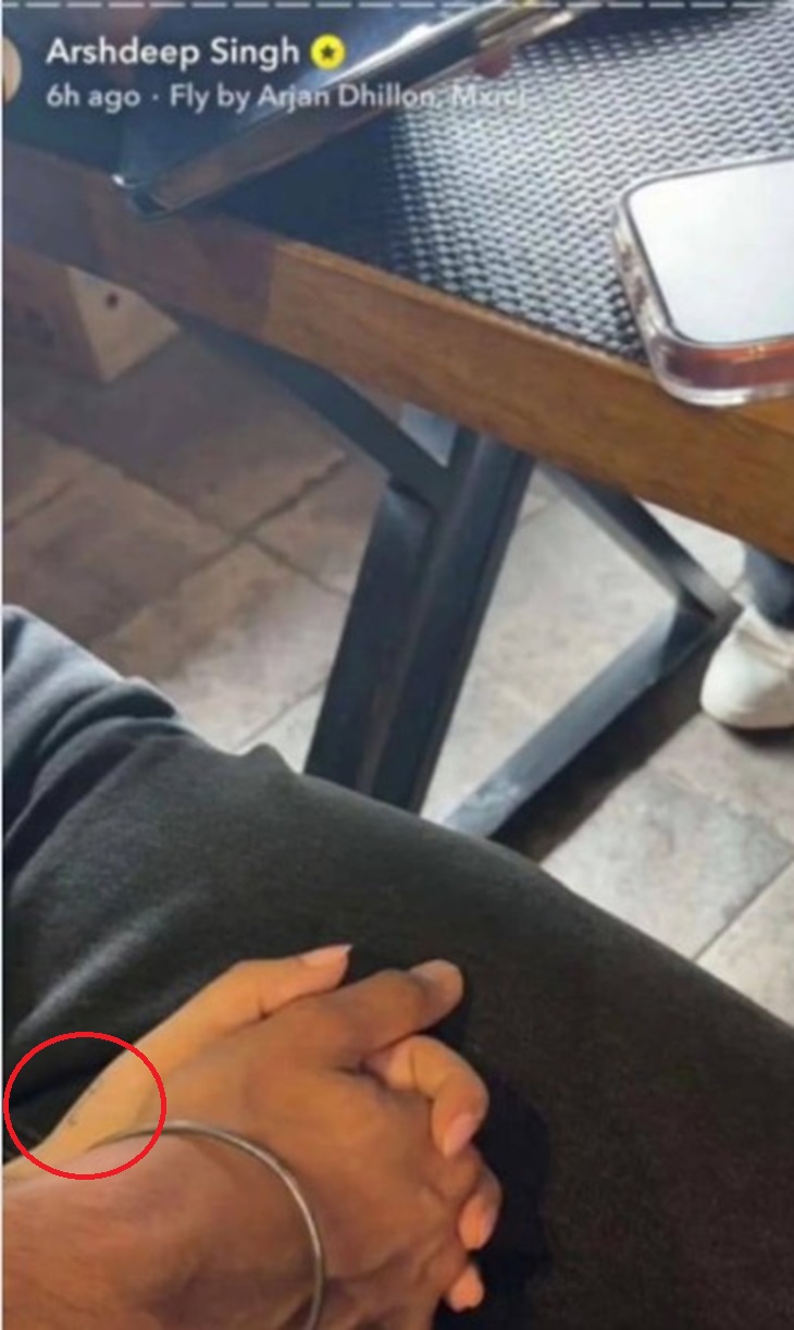 अर्शदीप की शेयर की गई फोटो, जिसमें लड़की के हाथ में टैटू दिख रहा है।