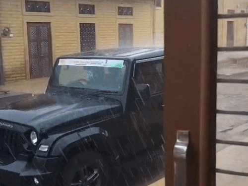 जैसलमेर के चांधन में मंगलवार सुबह तेज बरसात हुई। बारिश के कारण तापमान में भी गिरावट महसूस हुई।