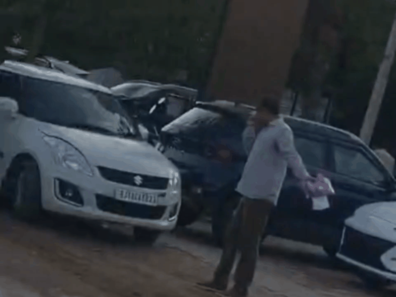 गाड़ी में लगभग 303 ग्राम अफीम मिली जिसे जप्त कर लिया गया