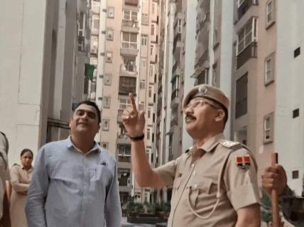 करीब ढाई घंटे से ज्यादा समय तक पुलिस का सर्च चला।