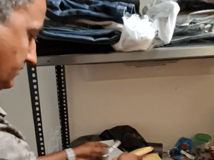 पुलिस के जवानों ने किराए पर रहने वाले लोगों के एटीएम कार्ड सहित अन्य दस्तावेज चेक किए।