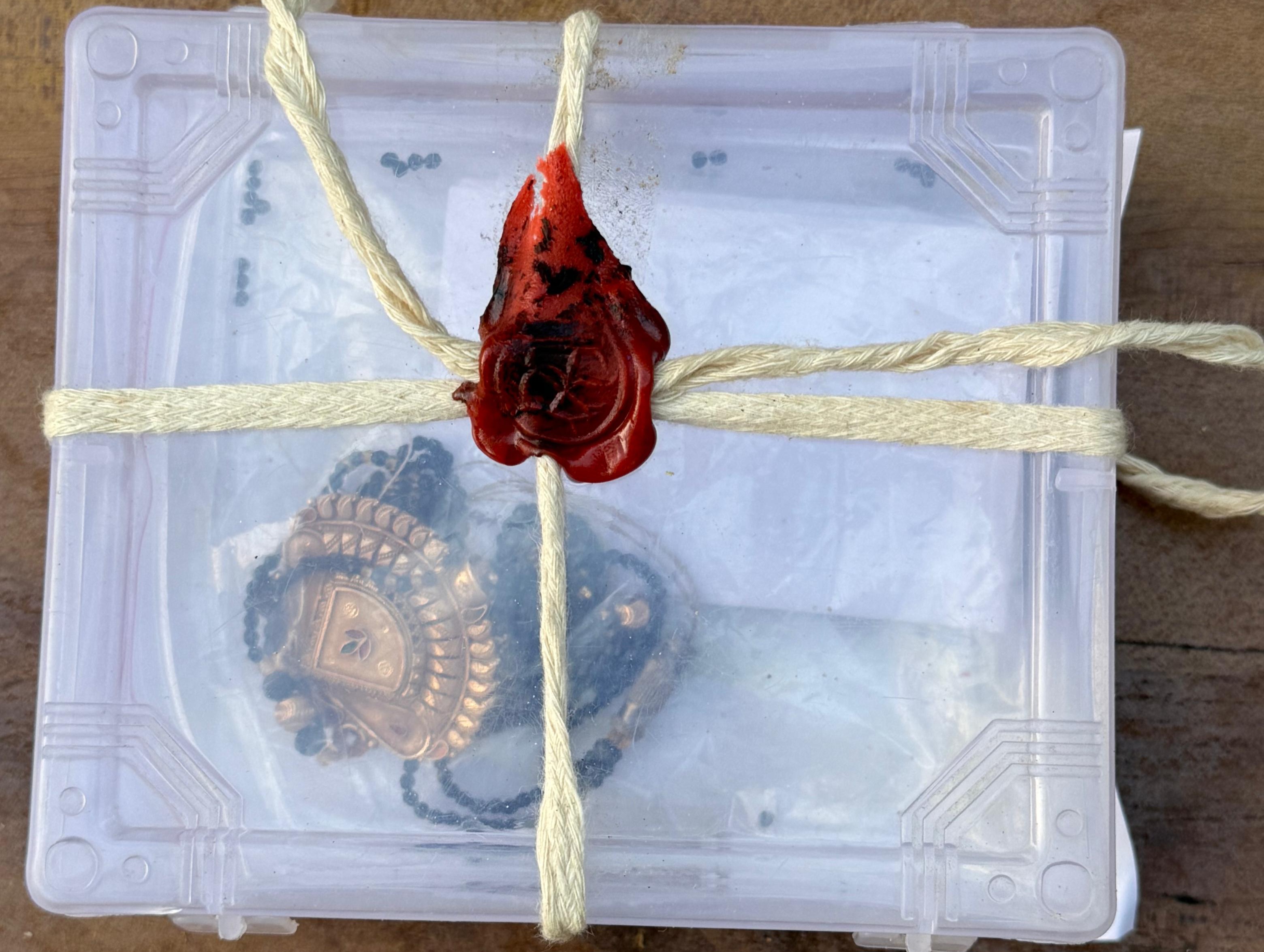 आरोपियों के पास से महिला का मंगलसूत्र भी मिल गया।