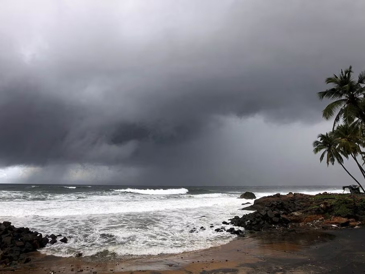 जून से सितंबर तक मानसून के 4 महीनों में देश में बारिश का सामान्य औसत 868.6 mm है -फाइल - Dainik Bhaskar