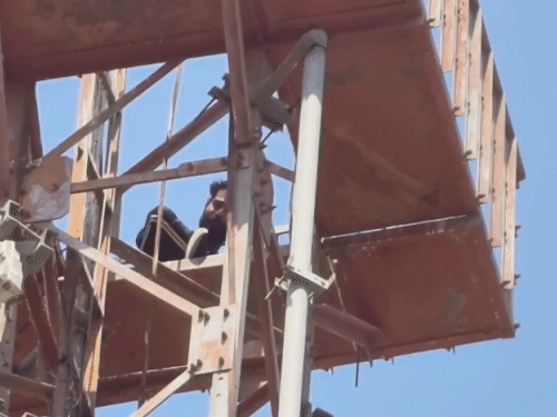 पुलिस का कहना है कि पति-पत्नी के बीच मामला सुलझाने की कोशिश की जाएगी।