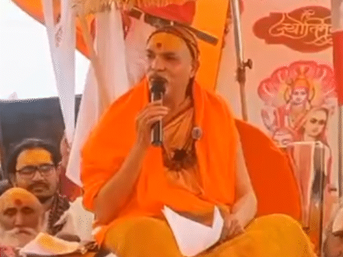 18 जनवरी, 2025 को मौनी अमावस्या के दिन शंकराचार्य और प्रशासन के बीच विवाद हुआ था। यह उसी दिन की तस्वीर है।